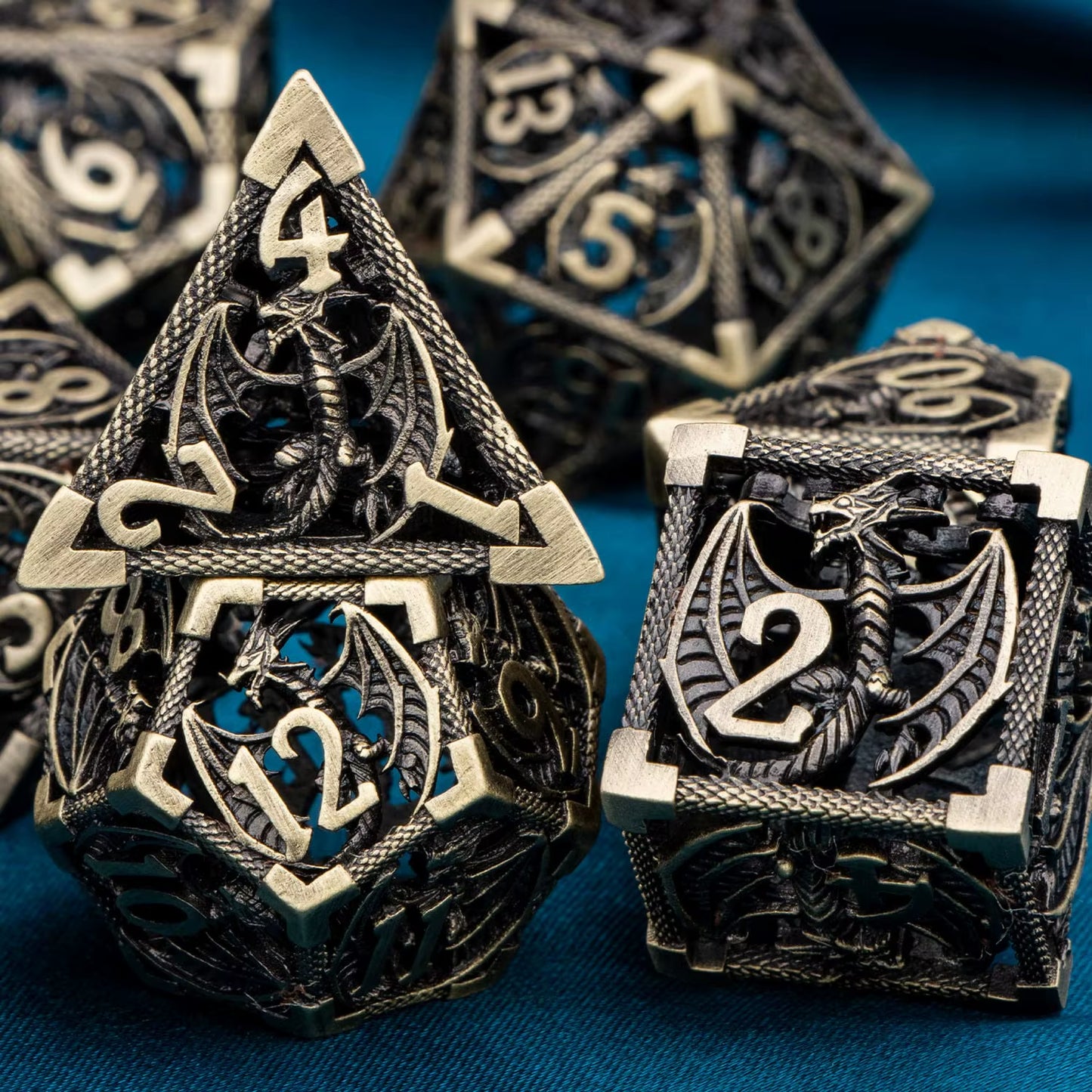 Draconic Howl – Hollow Metal Dragon Dice Set